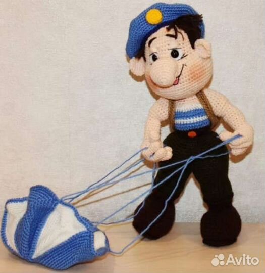 Игрушка десантник