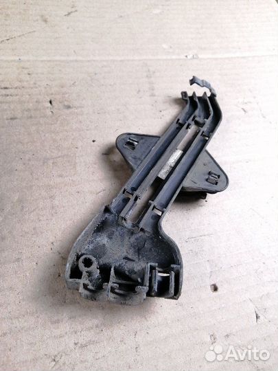 Кронштейн проводки задний левый Mercedes-Benz