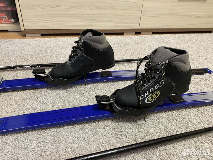 Лыжи детские деревянные и ботинки