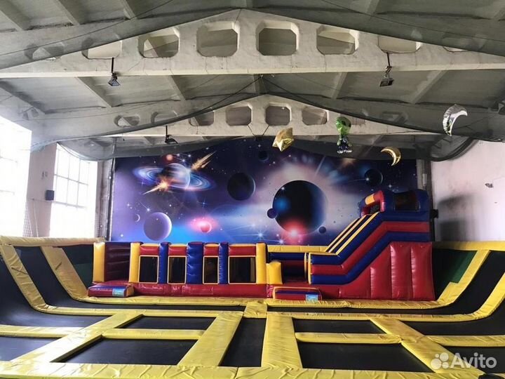 Надувной лабиринт с горкой