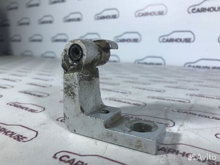 Петля двери задняя правая Volkswagen Golf 4 1.6