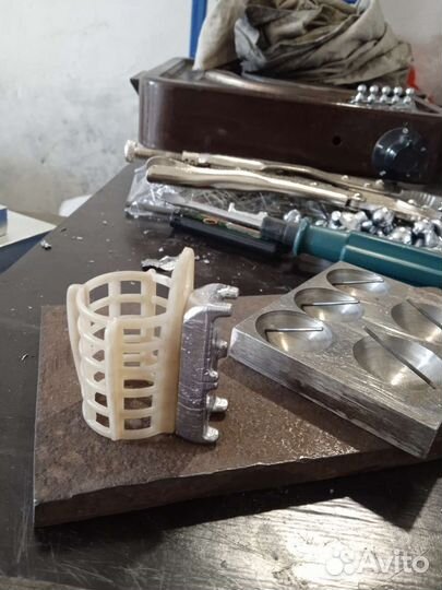 Кормушка фидерная