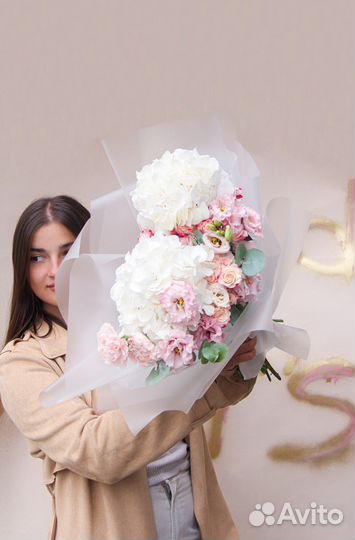 Букет цветов гортензии эустома