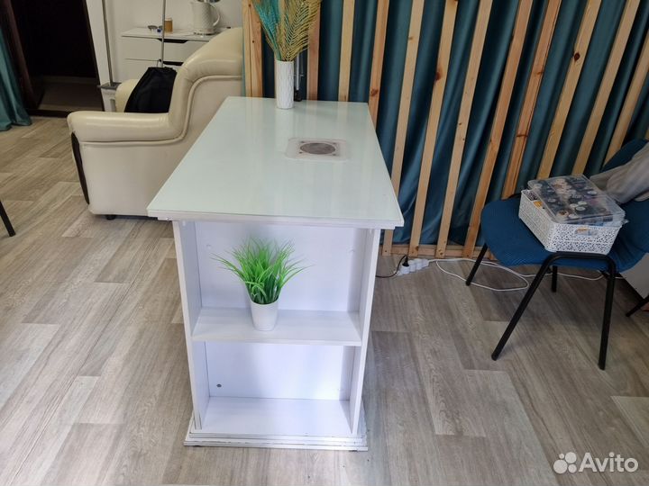 Маникюрный стол с вытяжкой бу