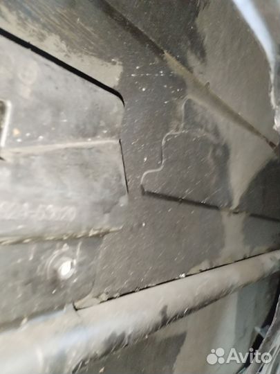 Lexus is 250 двери