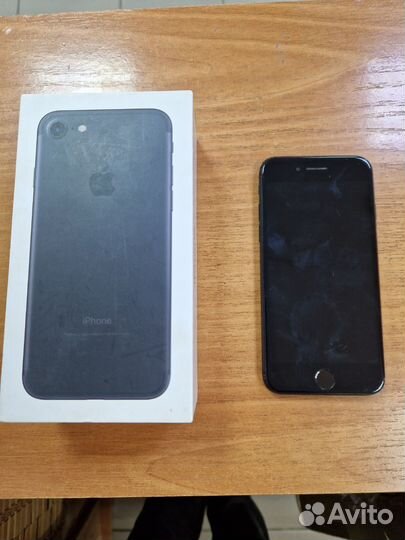 Телефон iPhone 7