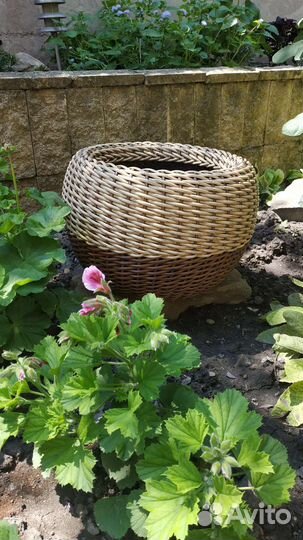 Кашпо для цветов из искусственного ротанга