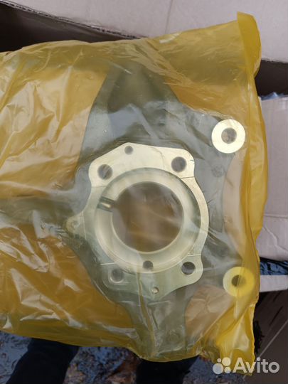 Кулак поворотный передний правый Hyundai Santa Fe4