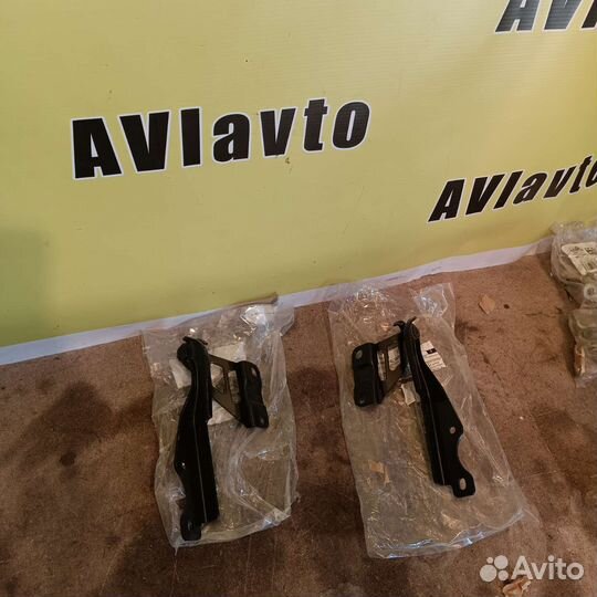 Петля капота Mazda 3 BM