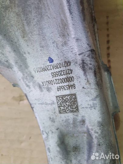 Кулак передний правый Cadillac Escalade 5 L87 6.2L