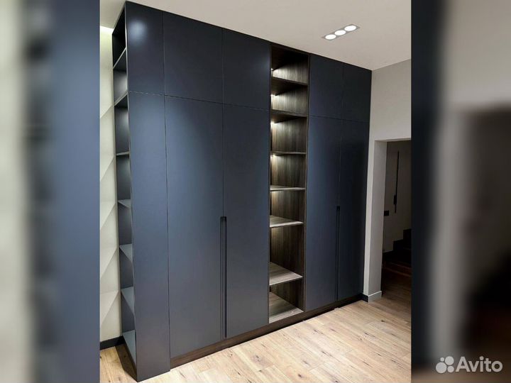 Шкаф платяной