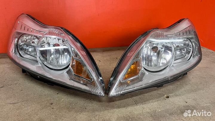 Фары передние ксенон Ford Focus 2