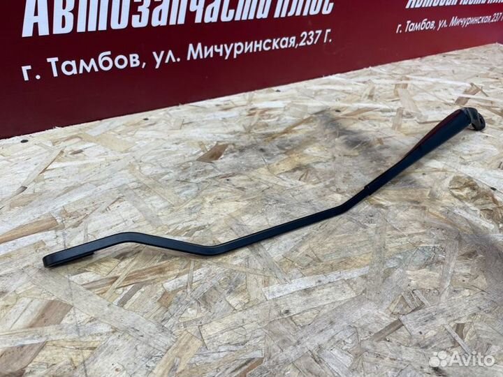 Поводок дворника правый LADA Vesta