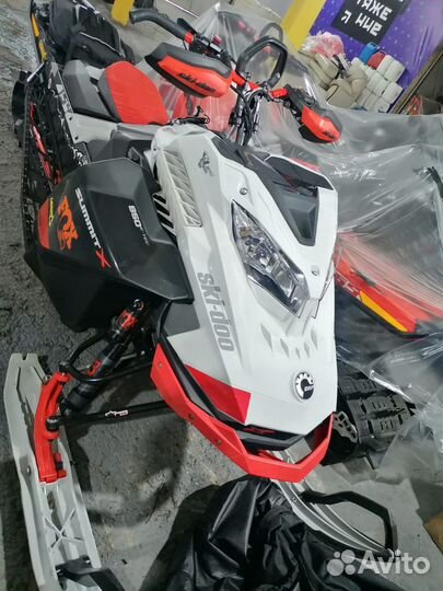 Снегоход горный Ski-Doo Summit X Expert 850 E-Tec