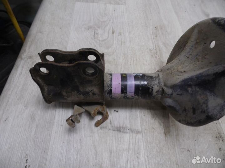 Амортизатор передний правый Mitsubishi Lancer 9