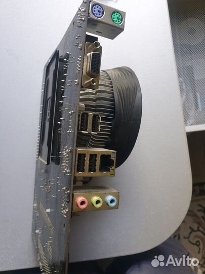 Материнская плата с процессором и памятью