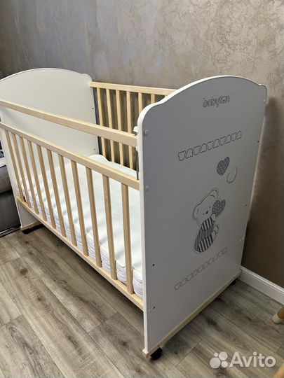 Детская кроватка с матрасом(наматрасник, мобиль)