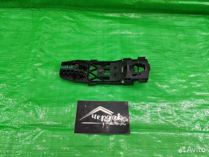 Кронштейн ручки двери лев. зад. Volkswagen Tiguan