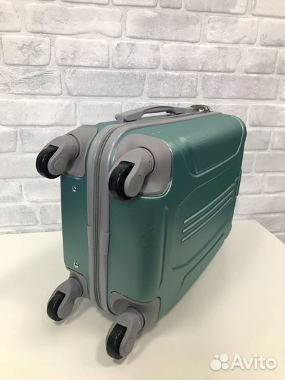 Чемодан / Чемодан на колесах