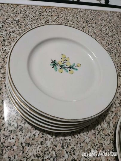 Бокалы, тарелки