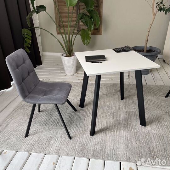 Письменный стол Ник 70*70 см. Черные ножки