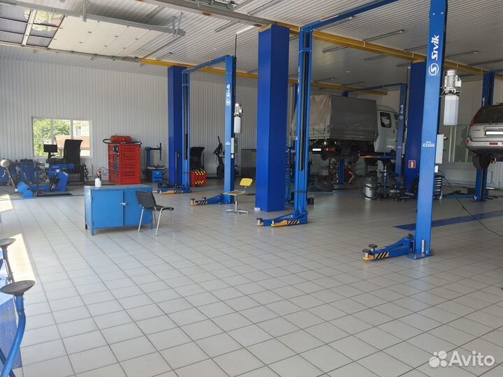 Автослесарь и шиномонтажник в сервис