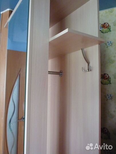 Прихожая с большим зеркалом