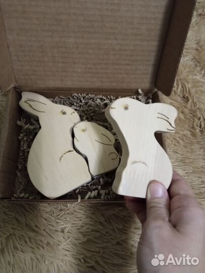 Деревянные фигурки семья зайчиков