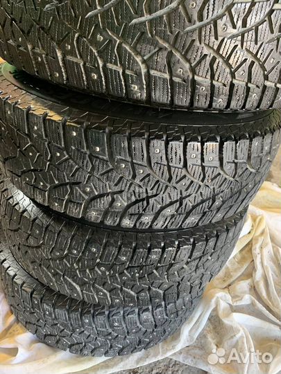 Bridgestone Blizzak Spike-02 SUV 205/70 R15