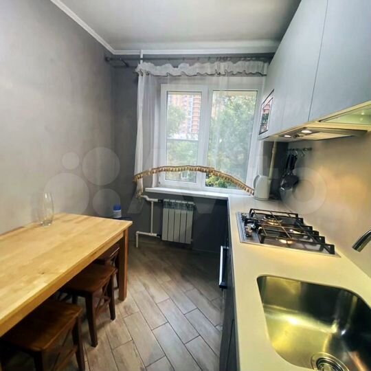 2-к. квартира, 43 м², 3/9 эт.