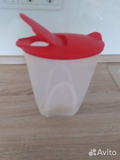 Контейнер для сыпучих продуктов 1.9л