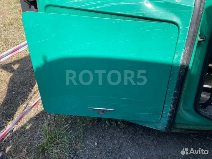 Крышка инструментального ящика Mercedes-Benz