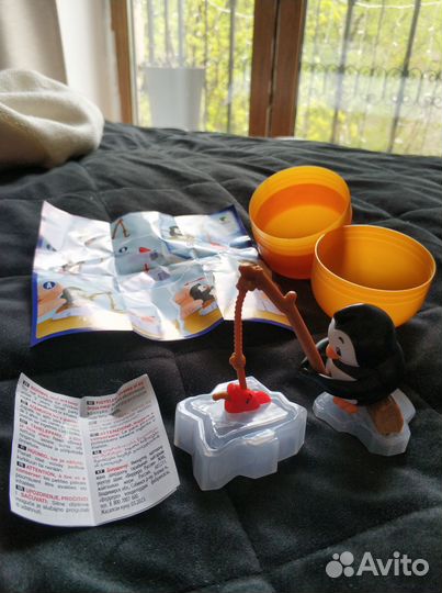 Игрушки из киндера большая (2 пчёлки, 1 пингвин)