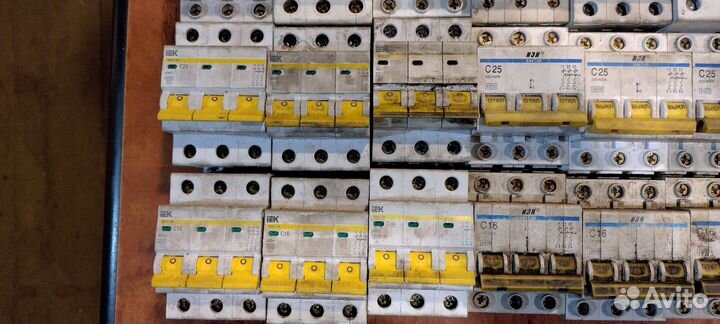 Автоматы трехполюсные