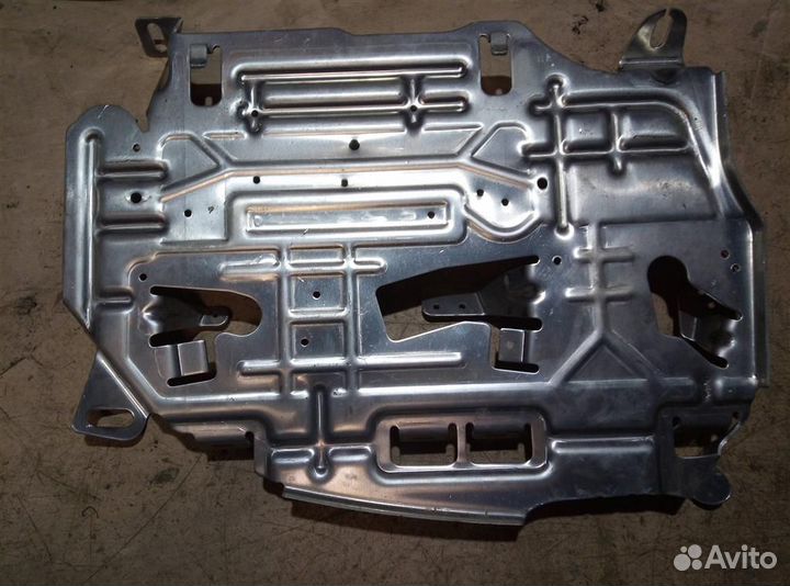 Кронштейн Mercedes Benz W212 рест