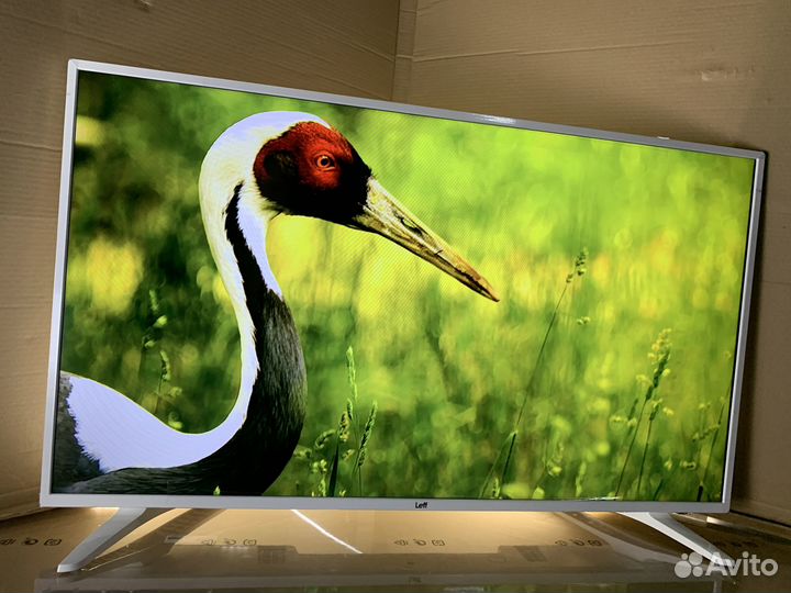 Заряженный белый Smart телевизор 102 см