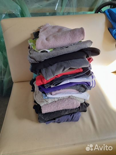 Отдам бесплатно женские вещи пакетом