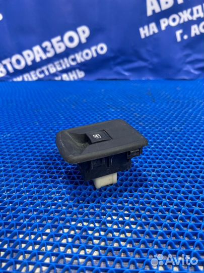 Кнопка стеклоподъемника Renault Sandero кроссовер