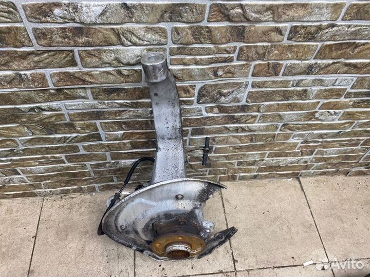 Цапфа/кулак поворотный передний правый Volvo XC90