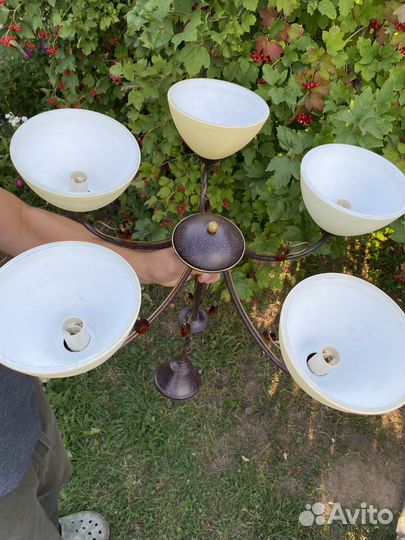 Люстра 5 плафонов изящная