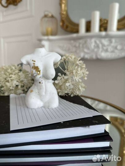 Торсы из гипса и свечи