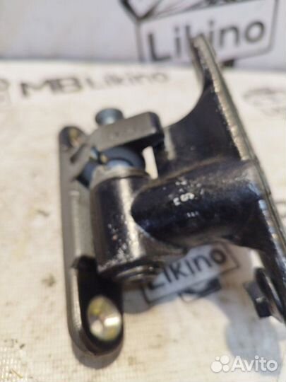 Петля двери передняя правая Mercedes Gl X164