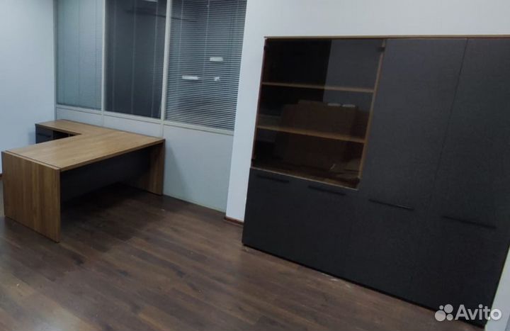 Стол руководителя угловой с тумбой