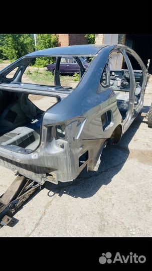 Правая четверть лада vesta