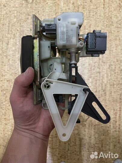 Замок багажника