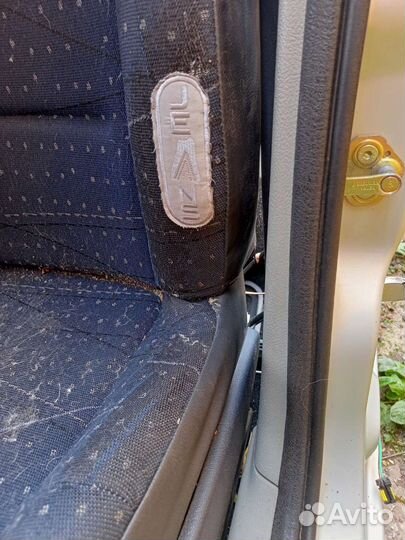 Передние сидения на Renault Clio, Symbol