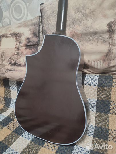 Акустическая гитара