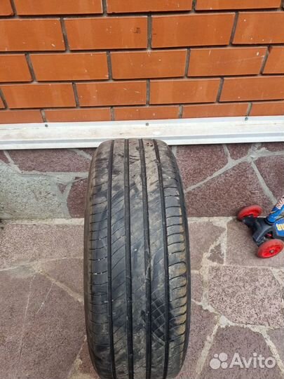 Michelin Primacy 4 235/60 R17