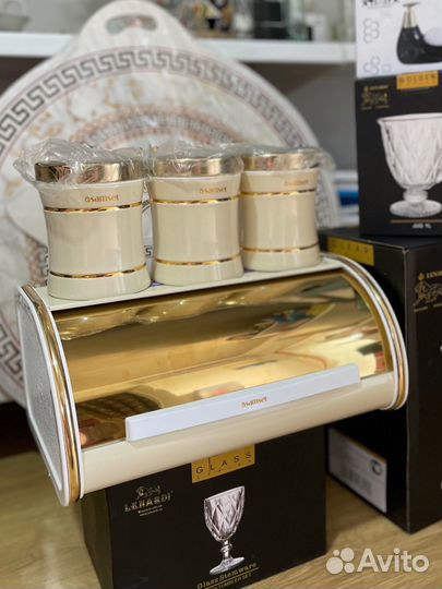 Хлебница с банками для сыпучих