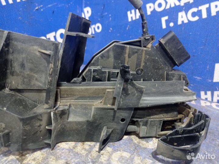 Передний правый замок двери Ford Focus 3 седан